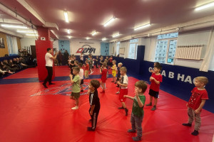 Сорок четыре юных спортсмена прошли посвящение в кикбоксеры в Центре единоборств «Дёма»