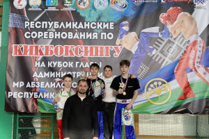 Три медали и приз за лучшую технику у кикбоксеров «ДЁМЫ» на республиканских соревнованиях