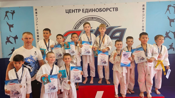 Для самбистов и дзюдоистов 1-2 года обучения состоялись заключительные внутренние соревнования